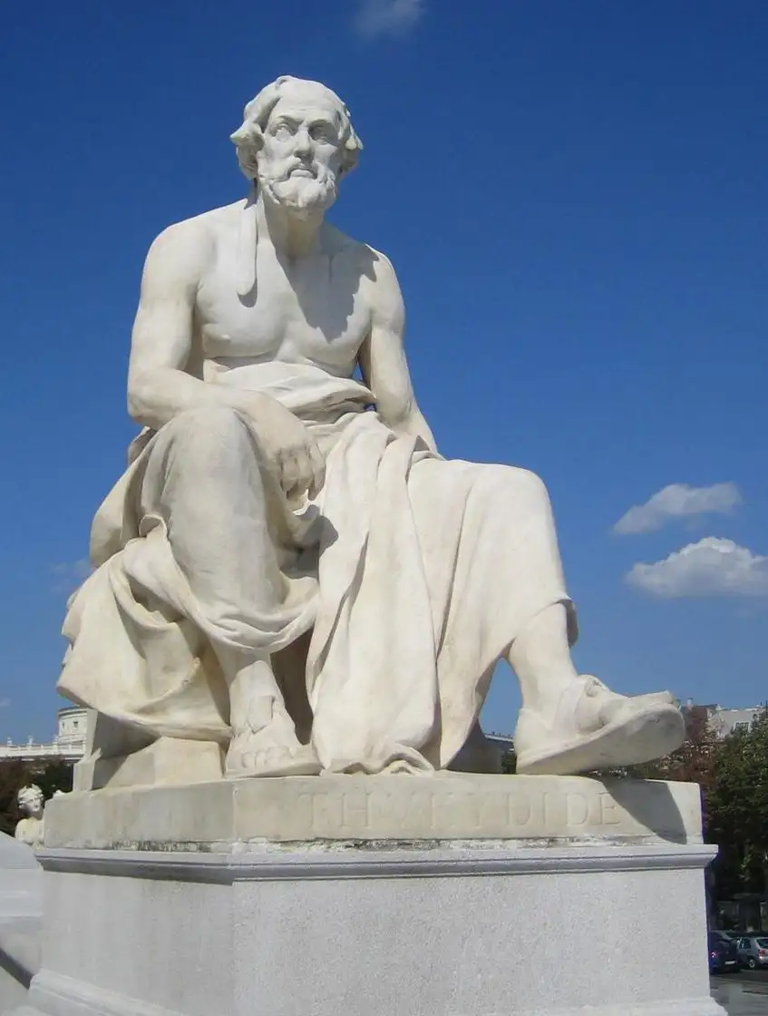 Estatua de Tucídides frente al edificio del Parlamento en Austria